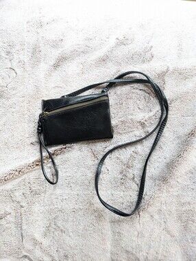 Universal Thread Small Wristlet Purse